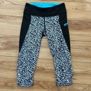 Lululemon Run Top Speed Crop 4 Women's Animal Print  Black Blue Capri Leggings
